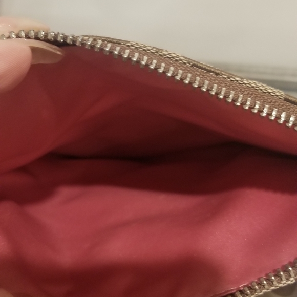 COACH Signature C's Khaki Jacquard Slingpack - Picture 11 of 11